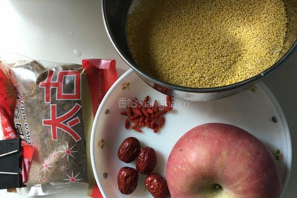 苹果小米粥的做法图解1