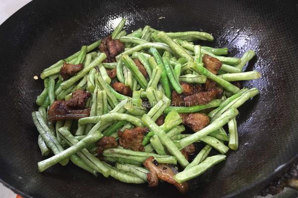 豇豆烧肉的做法图解6