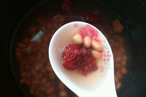 红枣红豆花生汤的做法图解3