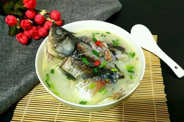 清炖鲫鱼的做法图解7