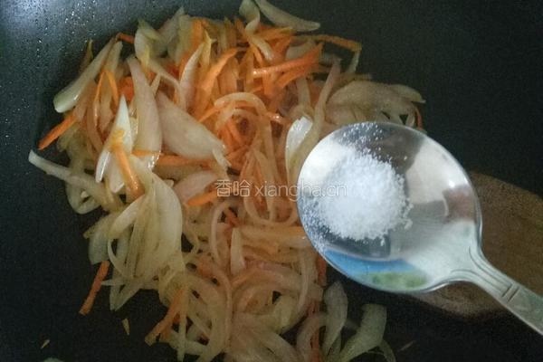 洋葱炒胡萝卜的做法图解4