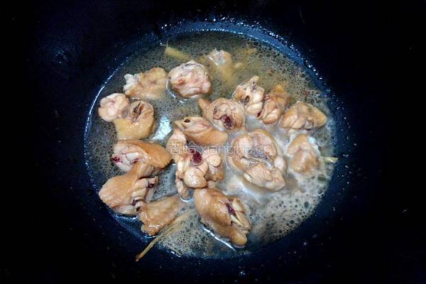 香菇炒鸡肉的做法图解5