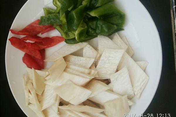 鸡腿菇炒肉片的做法图解2