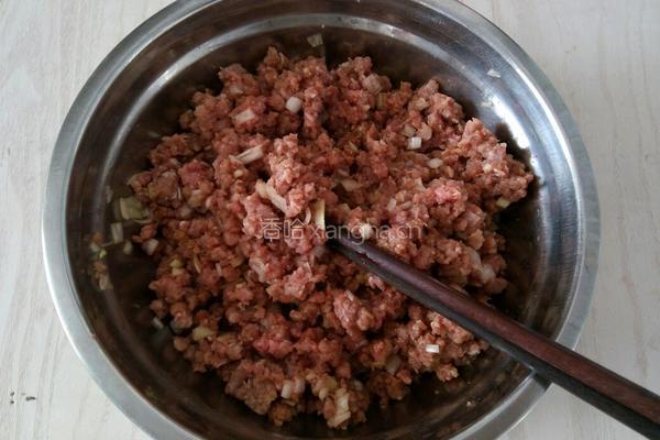 青椒馅饺子的做法图解1