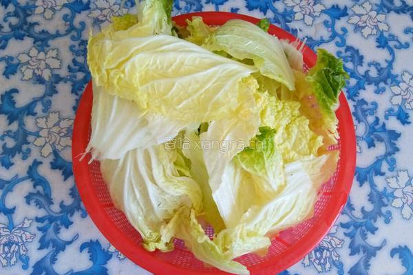 白菜炒虾的做法图解2