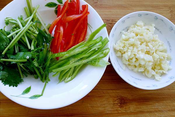 呛拌香菜土豆丝的做法图解1