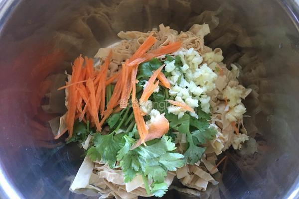 家常凉拌豆油皮的做法图解5