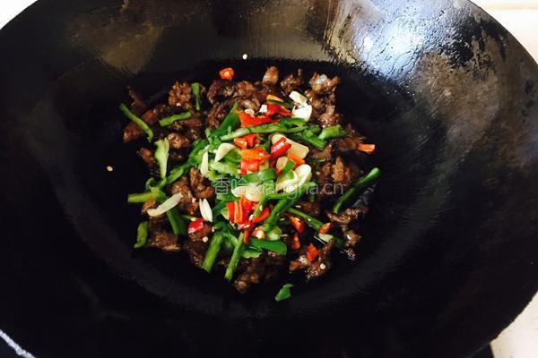 牛肉炒白菜的做法图解4