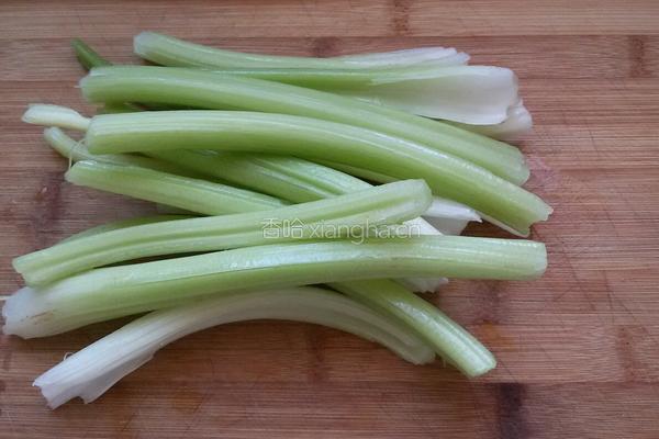 芹菜炒牛肉的做法图解3