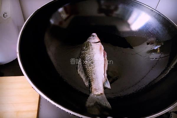 丝瓜鲫鱼汤的做法图解6