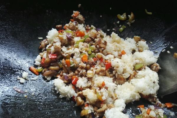 茄子炒饭的做法图解7