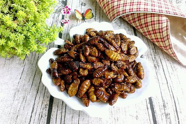 油炸蚕蛹的做法图解4