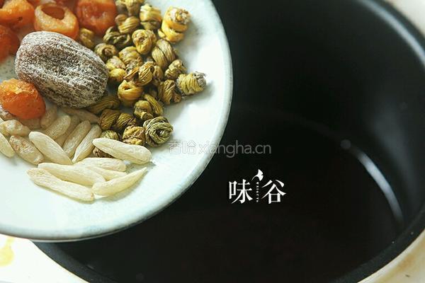 花旗参石斛排骨汤的做法图解4