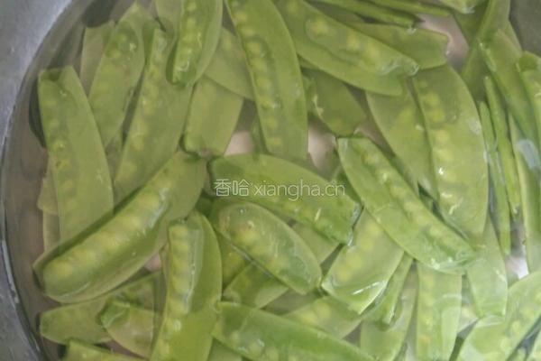 荷兰豆炒肉的做法图解1