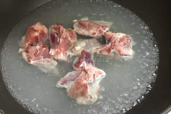 排骨莲藕汤的做法图解1