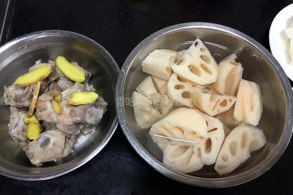 排骨莲藕汤的做法图解2