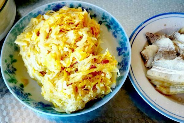 大骨棒炖酸菜的做法图解4