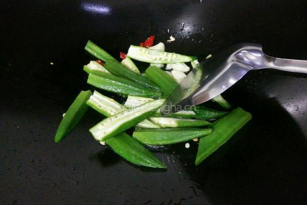 辣炒黄秋葵的做法图解5
