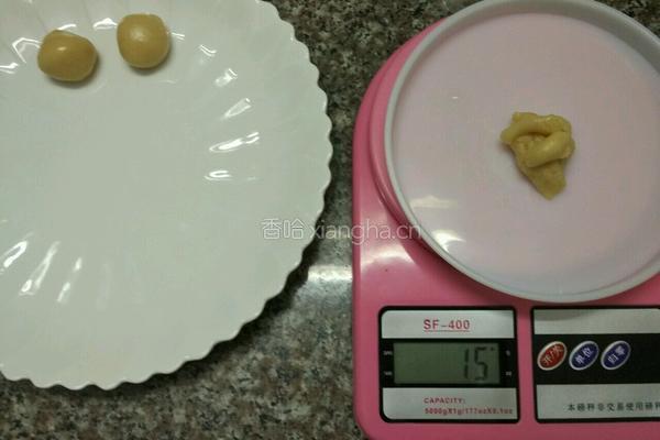 莲蓉蛋黄月饼的做法图解6