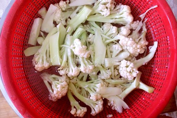 凉拌黄花菜的做法图解2