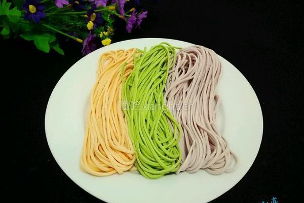 彩色蔬菜面条的做法图解11