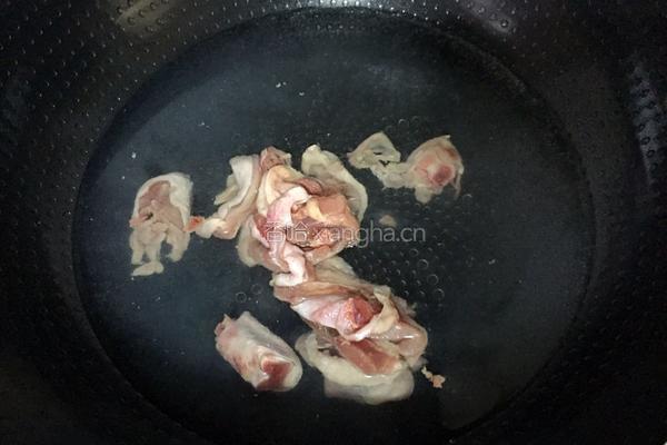当归炖鸡的做法图解1