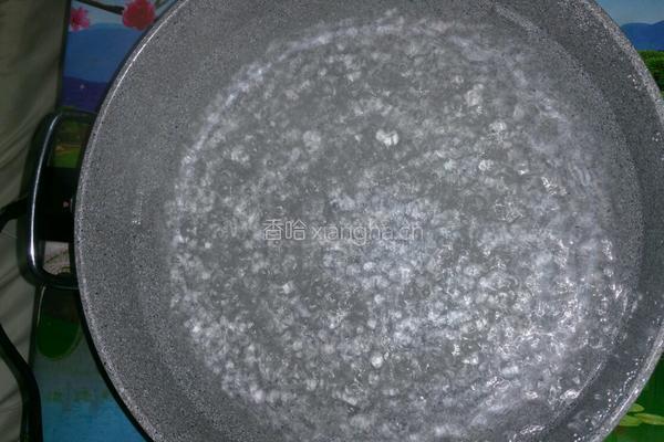 火龙果椰奶西米露的做法图解2
