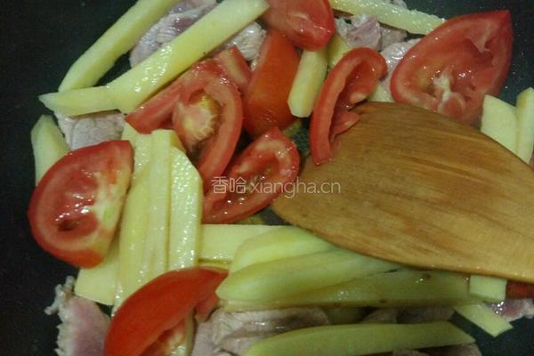 番茄土豆瘦肉汤的做法图解2