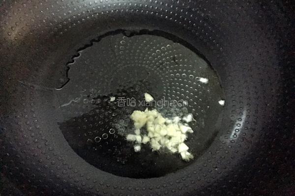 韭菜炒鱿鱼的做法图解3