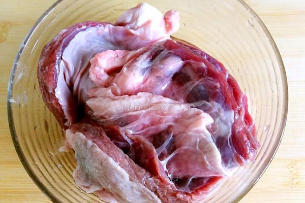 香辣牛肉的做法图解1