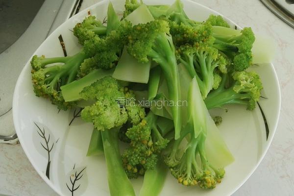 蚝油西兰花的做法图解2