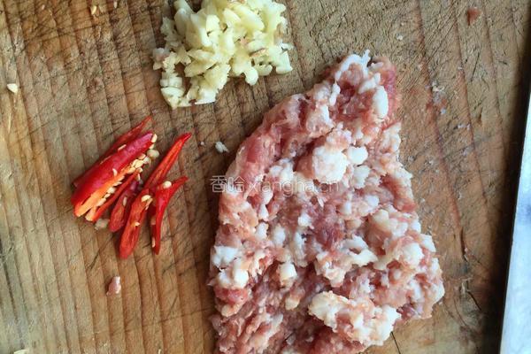 毛豆米炒肉末的做法图解2