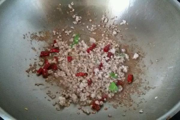金针菇炒肉的做法图解5