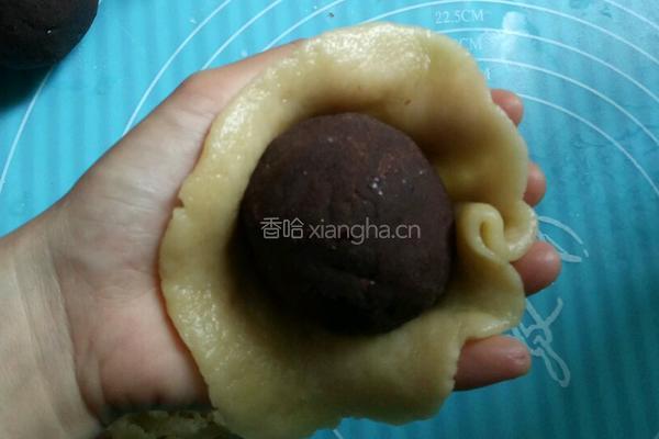 豆沙双黄月饼的做法图解11