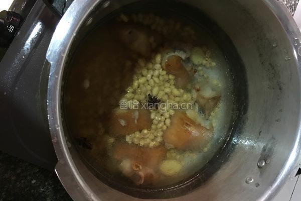 黄豆炖猪脚的做法图解7
