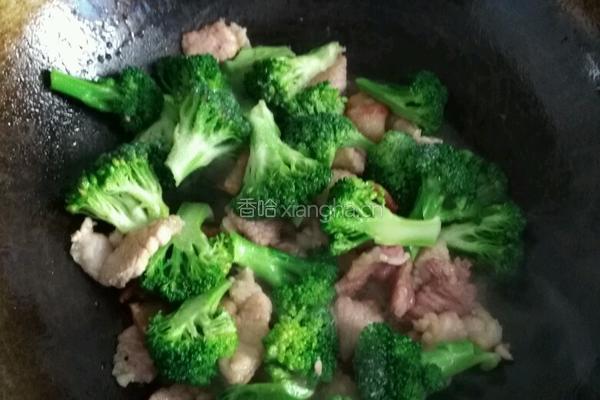 西兰花炒肉的做法图解4