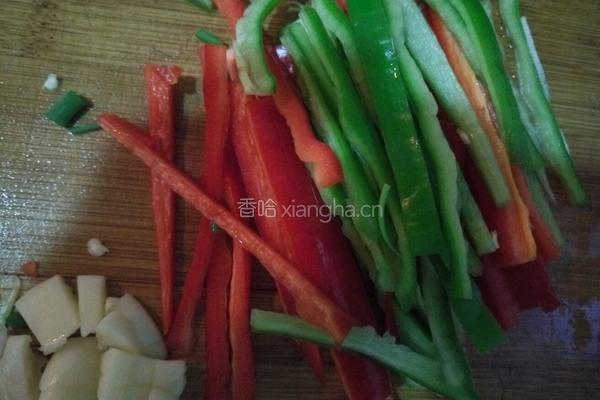 辣椒炒红番叶的做法图解2
