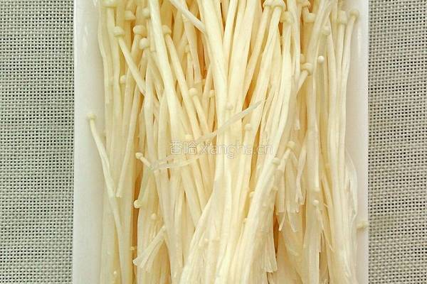 金针菇炒鸡蛋的做法图解1