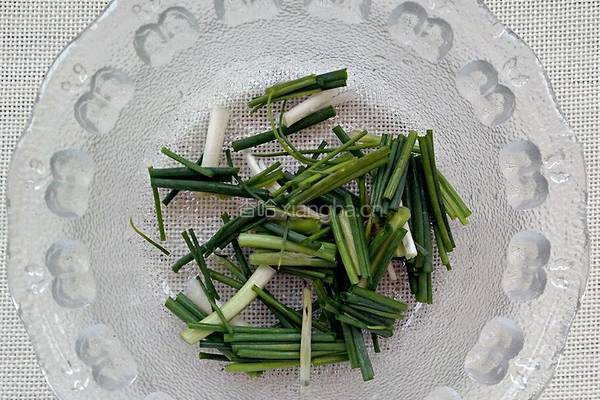金针菇炒鸡蛋的做法图解2