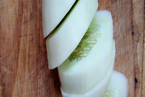 紫菜黄瓜腐竹汤的做法图解2