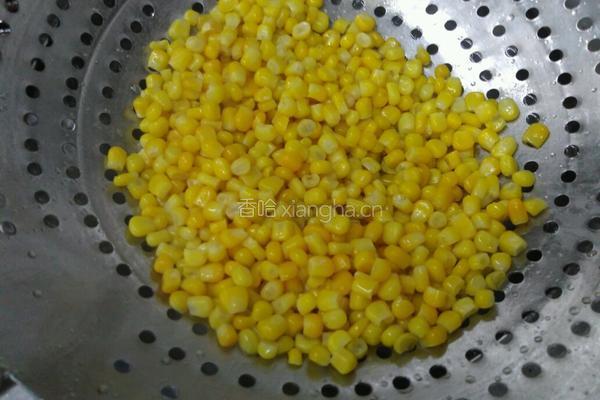 金沙玉米的做法图解1