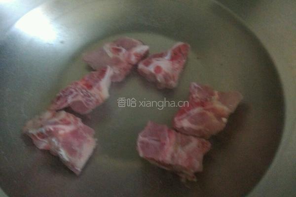 菜脯莲藕煲排骨的做法图解3