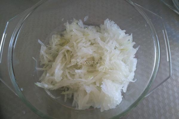 冬瓜虾仁馅饺子的做法图解2