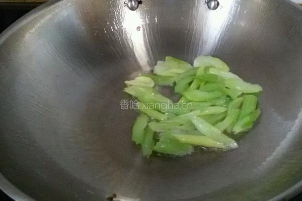 芹菜炒鸡蛋的做法图解5
