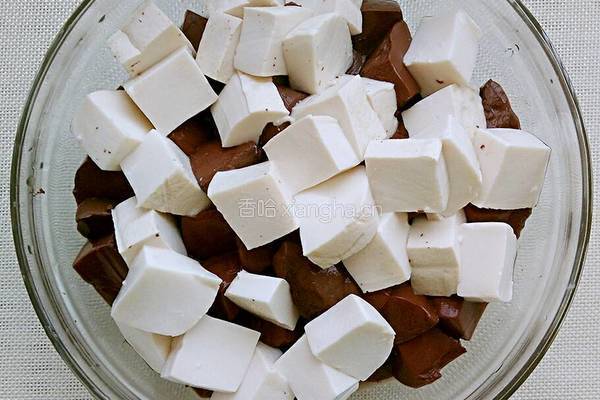 麻辣双色豆腐的做法图解1