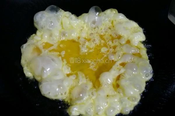 西瓜皮炒鸡蛋的做法图解4