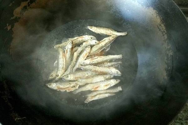 豆豉蒸鱼仔干的做法图解2