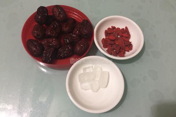 红枣枸杞茶的做法图解1