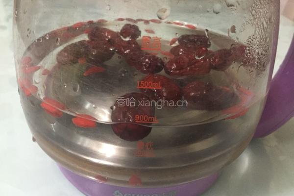 红枣枸杞茶的做法图解3