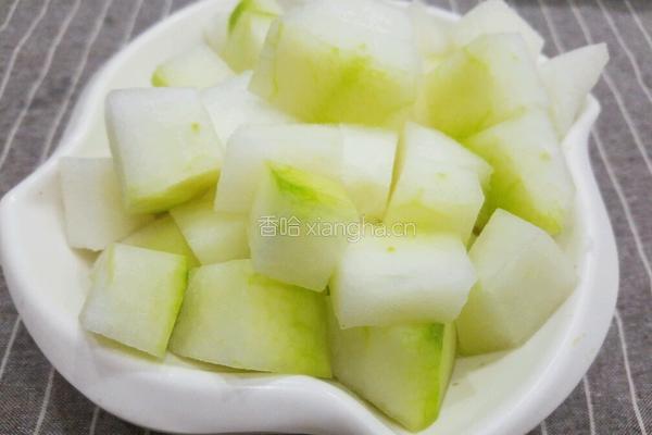 冬瓜莲子汤的做法图解1